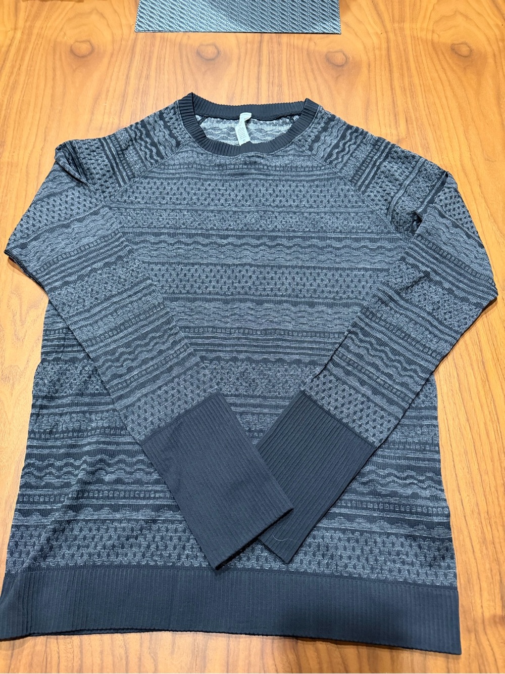 Lululemon Patterned Crewneck Sweater in Charcoal and Gray ***NWOT